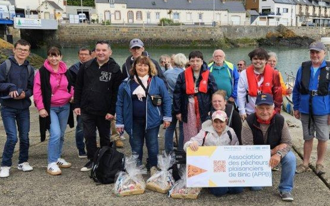 Binic-Étables-sur-Mer - Les pêcheurs partagent une balade avec le foyer de vie